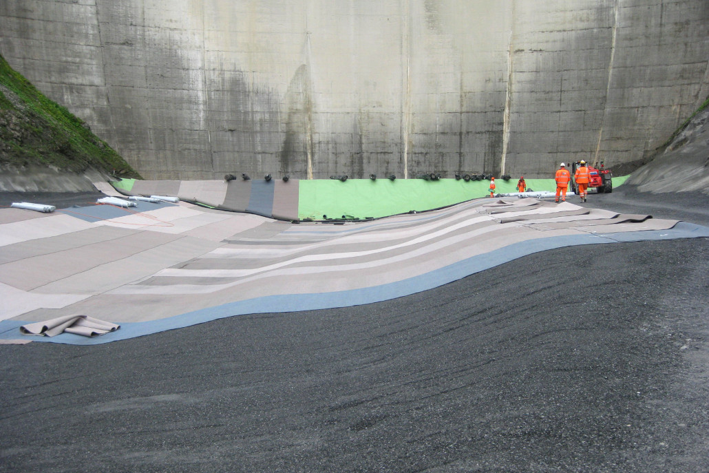 Pumped Storage Hydro Power Station Linth-Limmern (CH), Installation of Geomembrane Systems.